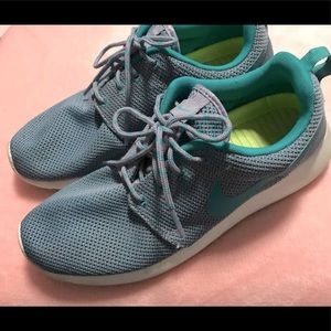 Womans Nike Roshe